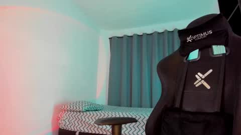 Snapshot of pierrevidal chatting on 12.18.25 Pierre online show from 12.18.25