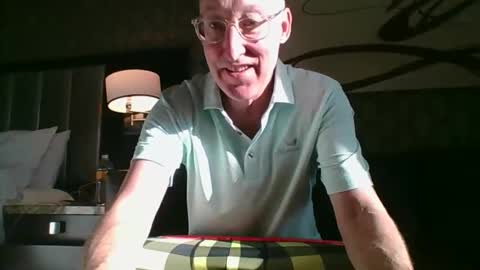 Snapshot of piethomas chatting on 11.09.25 PieSunshine online show from 11.09.25