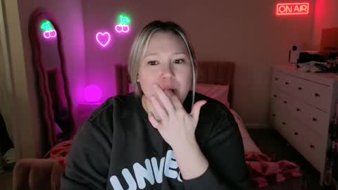 Snapshot of piggyrose chatting on 12.14.25 Piggy Rose online show from 12.14.25