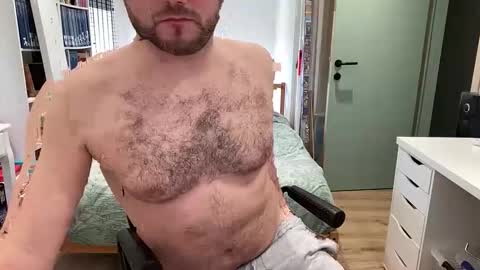 Snapshot of pilou7452 chatting on 02.23.26 pilou online show from 02.23.26