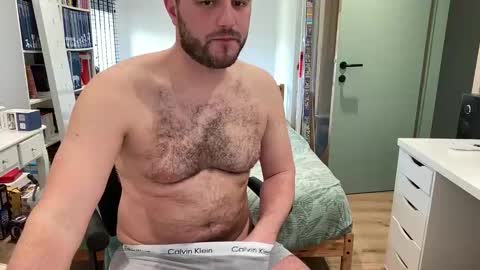 Snapshot of pilou7452 chatting on 02.25.26 pilou online show from 02.25.26