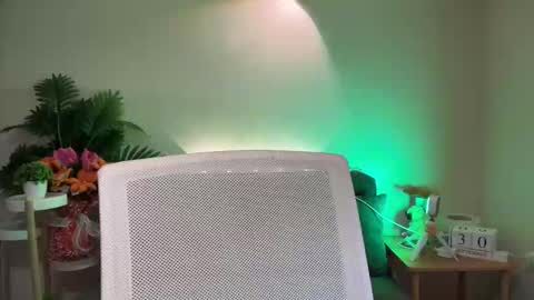 Hot Feb online show from 09.30.25