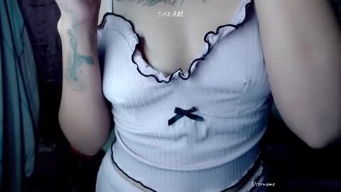 Snapshot of pinay_romancee chatting on 02.07.25 pinay_romancee online show from 02.07.25