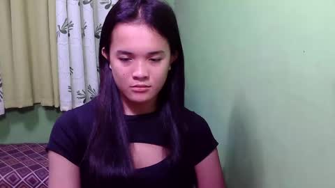 Snapshot of pinaymorena_rhowe chatting on 12.21.24 pinaymorena_rhowe online show from 12.21.24