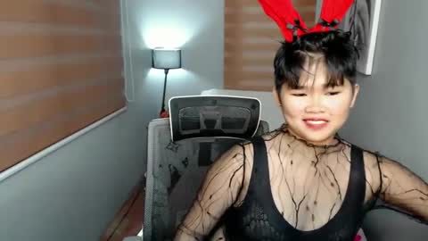 Snapshot of pinayprincesslyn chatting on 01.12.25 Lyn the Lesbian online show from 01.12.25