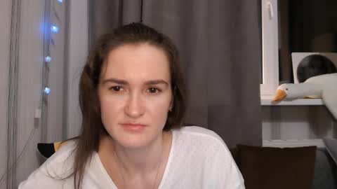Snapshot of pineapple__mood chatting on 12.17.24 online show from 12.17.24