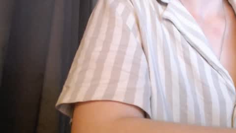 Snapshot of pineapple__mood chatting on 09.21.25 online show from 09.21.25