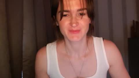 Snapshot of pineapple__mood chatting on 10.11.25 online show from 10.11.25