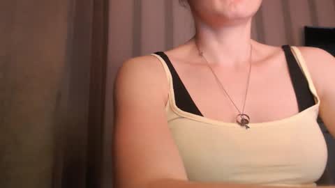 Snapshot of pineapple__mood chatting on 10.13.25 online show from 10.13.25