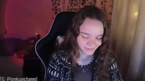 Snapshot of pink__sun chatting on 11.16.25 Stephanie online show from 11.16.25