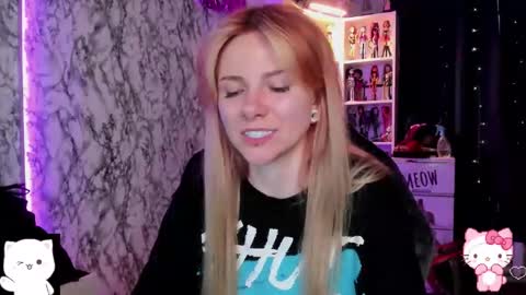 Snapshot of pink_ss chatting on 05.18.26 Saly online show from 05.18.26