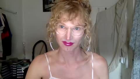 Snapshot of pinkfag chatting on 02.04.25 pinkfag online show from 02.04.25