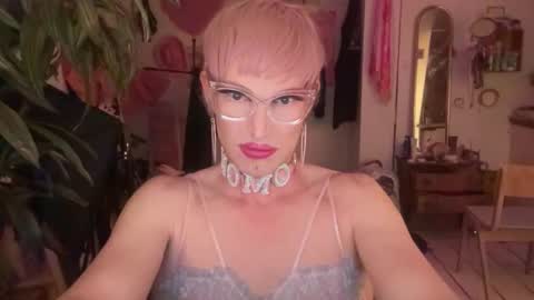 Snapshot of pinkfag chatting on 04.27.26 pinkfag online show from 04.27.26