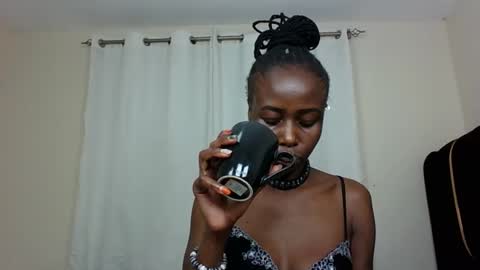 Snapshot of pinkie_ponny chatting on 03.08.25 Pinkie online show from 03.08.25