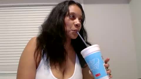 Snapshot of pinkmonae chatting on 12.28.24 pinksugar online show from 12.28.24