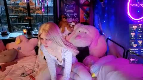 Gwenie online show from 11.28.25