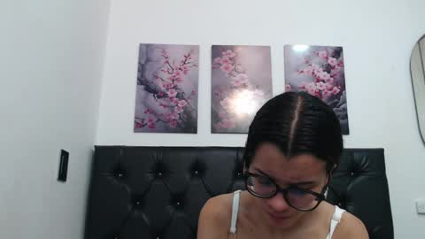 Snapshot of pinky_f00x chatting on 04.25.26 pinky_f00x online show from 04.25.26