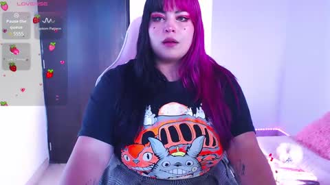 Snapshot of pinky_sexxx chatting on 02.15.25 Pau online show from 02.15.25