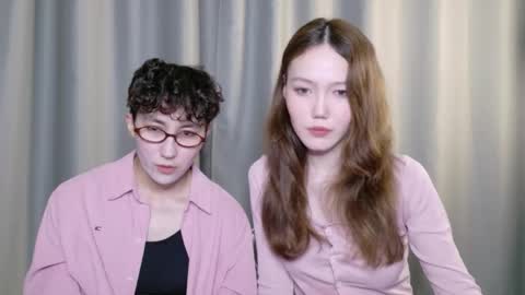 Snapshot of pinkylovers chatting on 06.06.26 Li long hair and Ru short hair online show from 06.06.26