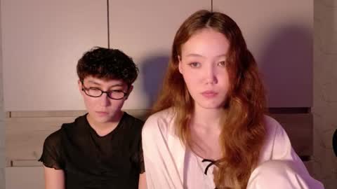 Snapshot of pinkylovers chatting on 06.30.26 Li long hair and Ru short hair online show from 06.30.26