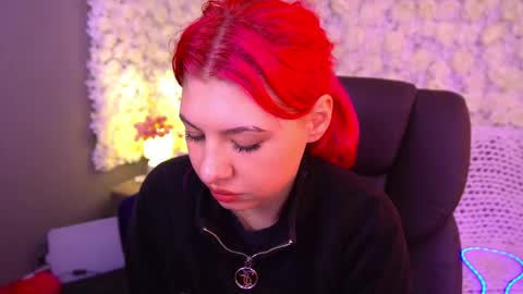 Snapshot of pinkytrix chatting on 04.27.26 pinkytrix online show from 04.27.26