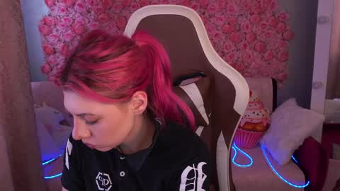 Snapshot of pinkytrix chatting on 05.18.26 pinkytrix online show from 05.18.26