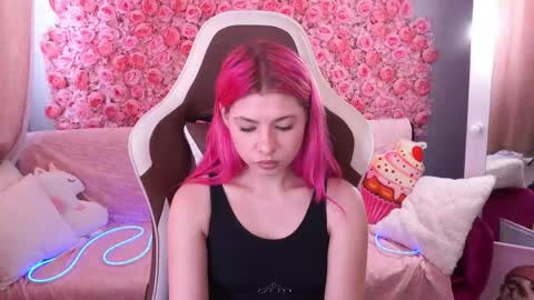 Snapshot of pinkytrix chatting on 05.19.26 pinkytrix online show from 05.19.26