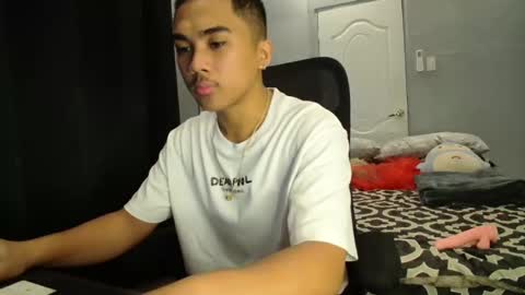 Snapshot of pinoyadriannexxx chatting on 10.04.25 Adrianne online show from 10.04.25