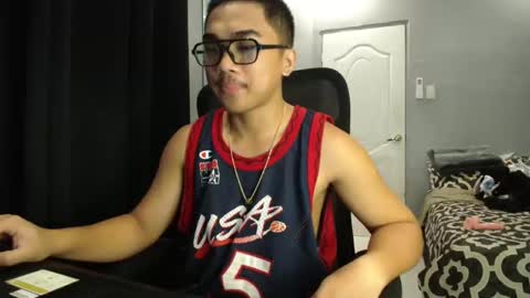 Snapshot of pinoyadriannexxx chatting on 10.12.25 Adrianne online show from 10.12.25