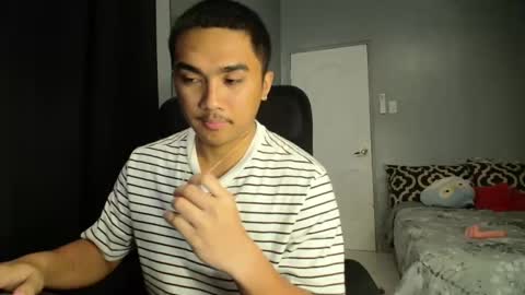 Snapshot of pinoyadriannexxx chatting on 10.17.25 Adrianne online show from 10.17.25