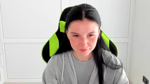 Snapshot of piper_smilee chatting on 05.19.26 Piper online show from 05.19.26