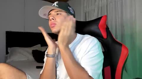 Snapshot of piperodriguez_ chatting on 02.25.25 Pipe Rodriguez online show from 02.25.25