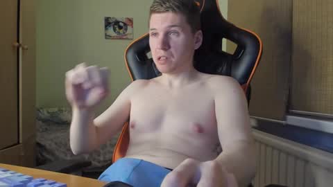 Snapshot of pirremeow chatting on 12.08.24 Pierre online show from 12.08.24