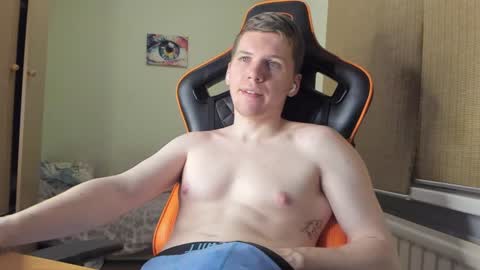 Snapshot of pirremeow chatting on 12.08.24 Pierre online show from 12.08.24