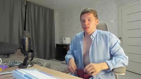 Snapshot of pirremeow chatting on 09.21.25 Pierre online show from 09.21.25