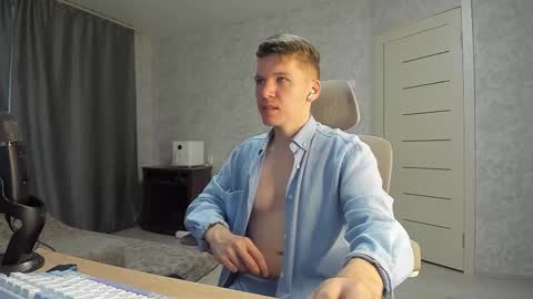 Snapshot of pirremeow chatting on 10.04.25 Pierre online show from 10.04.25