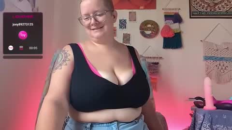 Snapshot of pisces_princess_ chatting on 02.01.25 Em online show from 02.01.25