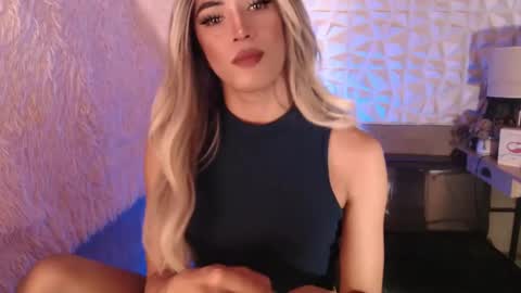 Snapshot of pixydominatrixx chatting on 12.20.24 pixydominatrixx online show from 12.20.24