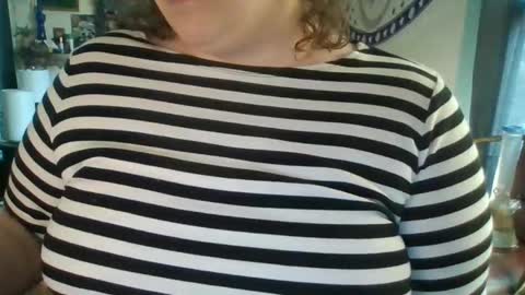 Snapshot of pizzabuttstuff chatting on 12.17.24 daddy pizza online show from 12.17.24