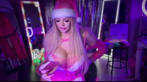 Snapshot of plasticfuckdoll chatting on 12.26.24 Dumb bimbo fuck doll online show from 12.26.24