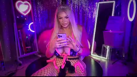 Snapshot of plasticfuckdoll chatting on 02.08.25 Dumb bimbo fuck doll online show from 02.08.25
