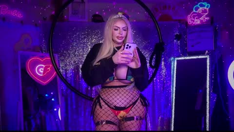 Snapshot of plasticfuckdoll chatting on 02.16.25 Dumb bimbo fuck doll online show from 02.16.25