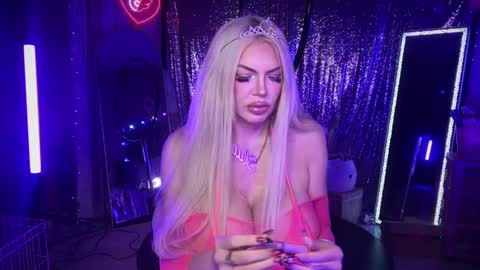 Snapshot of plasticfuckdoll chatting on 09.12.25 Dumb bimbo fuck doll online show from 09.12.25