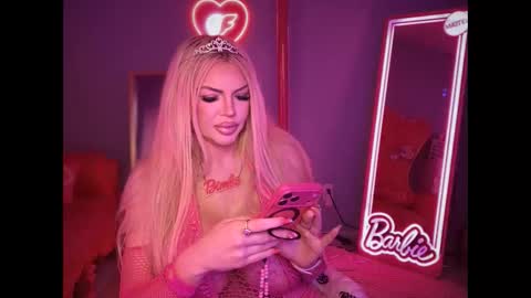 Snapshot of plasticfuckdoll chatting on 09.24.25 Dumb bimbo fuck doll online show from 09.24.25