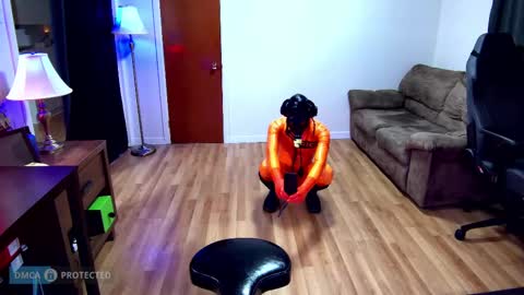 Snapshot of plasticme chatting on 11.19.25 plasticme online show from 11.19.25