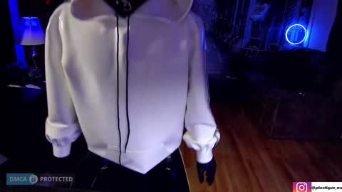 Snapshot of plasticme chatting on 02.22.26 plasticme online show from 02.22.26