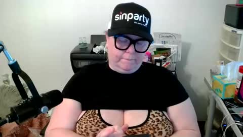 Snapshot of platinumpuzzy chatting on 03.06.25 Platinum Puzzy online show from 03.06.25