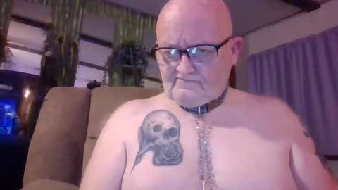 Snapshot of playboychas chatting on 04.06.26 chaz online show from 04.06.26