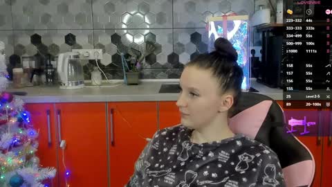 Snapshot of playful_mary chatting on 12.21.24 Masha online show from 12.21.24