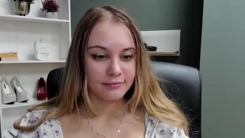 Valeria online show from 12.14.25